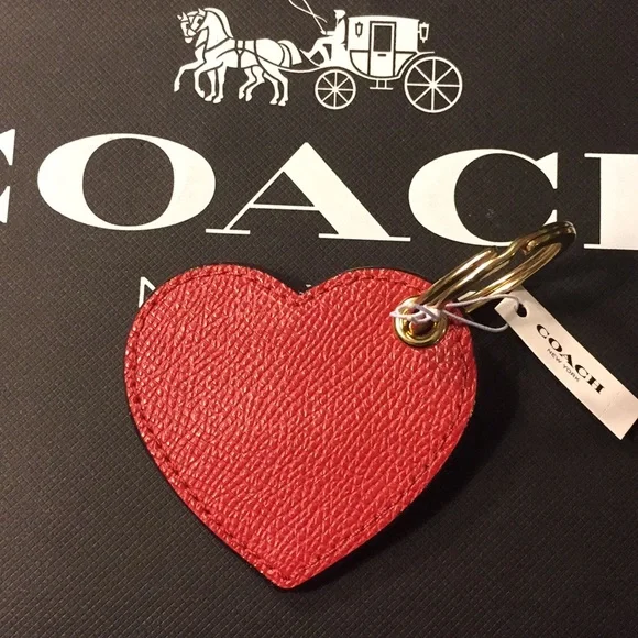 đź’ĄHOST PICđź’ĄCOACH - HEART KEYCHAIN / KEYFOB (NWT) - Picture 2 of 9